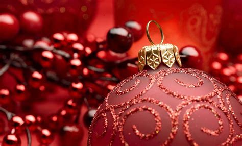 red christmas wallpaper|Awesome Red Aesthetic Christmas Wallpapers .
